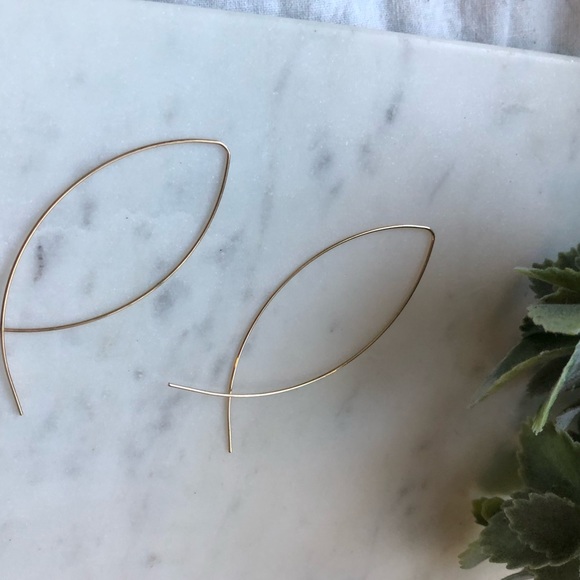 The Eryn - Simple Gold Threader Hoops - Picture 9 of 9